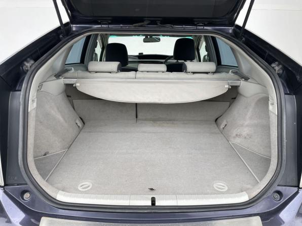 Toyota Prius III (XW30) с пробегом 2010 года, цена 938 000 рублей, 251599 км, лифтбек, Автокод Объявления