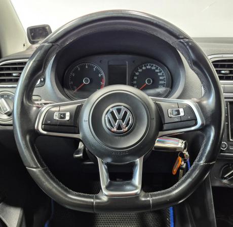 Volkswagen Polo V Рестайлинг с пробегом 2020 года, цена 1 364 000 рублей, 95700 км, седан, Автокод Объявления
