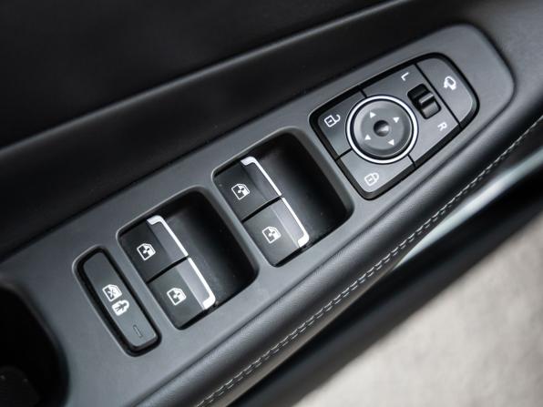 Hyundai Santa Fe IV Рестайлинг с пробегом 2022 года, цена 3 398 000 рублей, 50057 км, внедорожник, Автокод Объявления