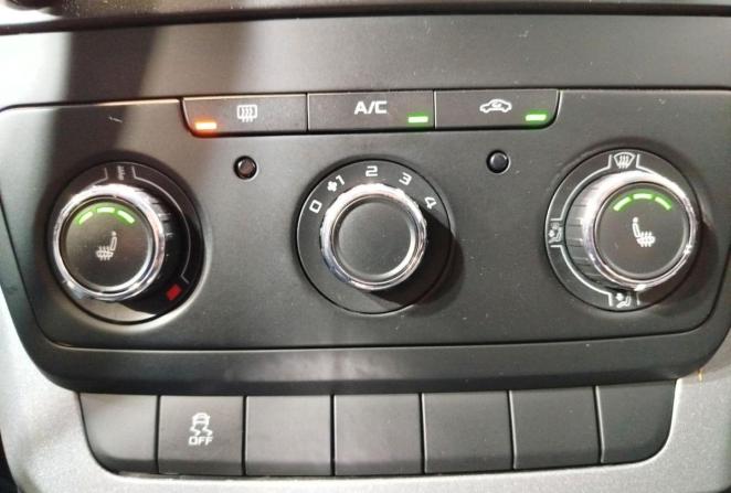 Skoda Yeti I Рестайлинг с пробегом 2014 года, цена 980 000 рублей, 115366 км, внедорожник, Автокод Объявления