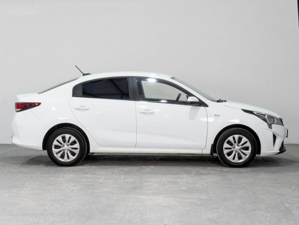 Kia Rio IV Рестайлинг с пробегом 2020 года, цена 1 469 000 рублей, 60294 км, седан, Автокод Объявления