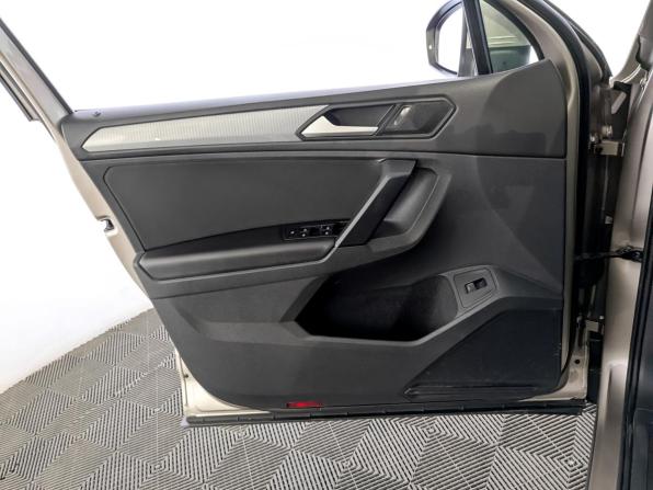 Volkswagen Tiguan II Рестайлинг с пробегом 2021 года, цена 3 100 000 рублей, 76463 км, внедорожник, Автокод Объявления