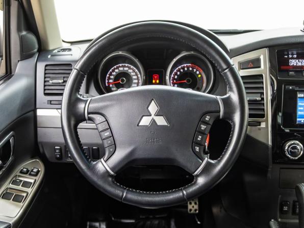 Mitsubishi Pajero IV Рестайлинг 2 с пробегом 2018 года, цена 3 758 000 рублей, 23652 км, внедорожник, Автокод Объявления