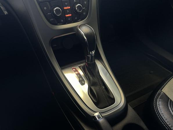 Opel Astra J Рестайлинг с пробегом 2012 года, цена 785 000 рублей, 161000 км, хэтчбек, Автокод Объявления