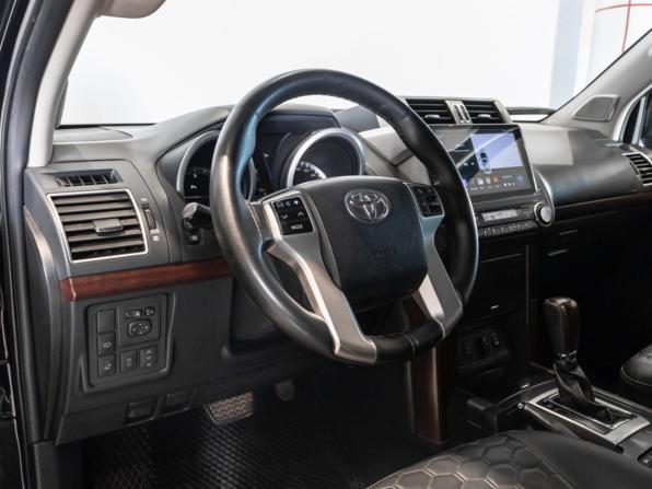 Toyota Land Cruiser Prado 150 Series Рестайлинг 1 с пробегом 2016 года, цена 3 455 000 рублей, 208800 км, внедорожник, Автокод Объявления