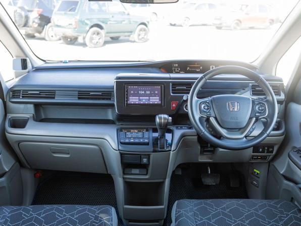 Honda Stepwgn V Рестайлинг с пробегом 2020 года, цена 2 299 000 рублей, 196251 км, минивэн, Автокод Объявления
