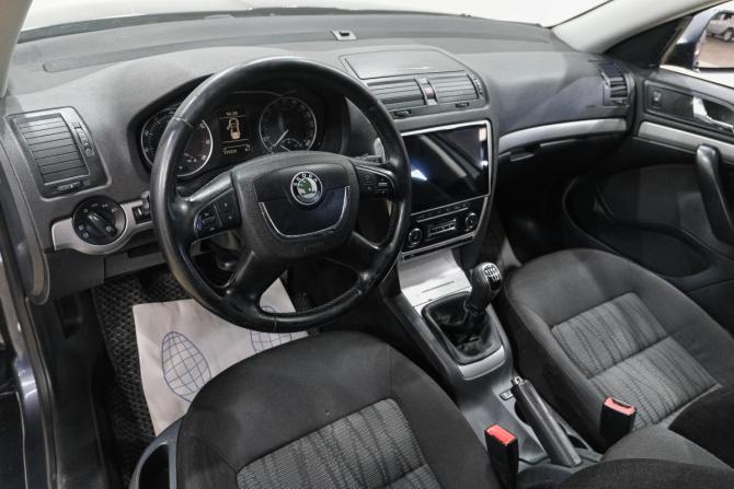 Skoda Octavia II (A5) Рестайлинг с пробегом 2012 года, цена 499 000 рублей, 370000 км, лифтбек, Автокод Объявления