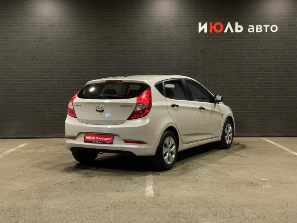 Hyundai Solaris I Рестайлинг с пробегом 2015 года, цена 1 199 000 рублей, 102009 км, хэтчбек, Автокод Объявления