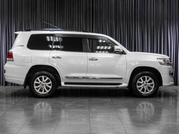 Toyota Land Cruiser 200 Series Рестайлинг 2 с пробегом 2015 года, цена 5 399 000 рублей, 268109 км, внедорожник, Автокод Объявления