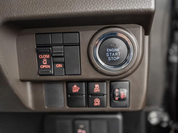 Toyota Roomy I Рестайлинг с пробегом 2022 года, цена 1 099 000 рублей, 98500 км, микровэн, Автокод Объявления