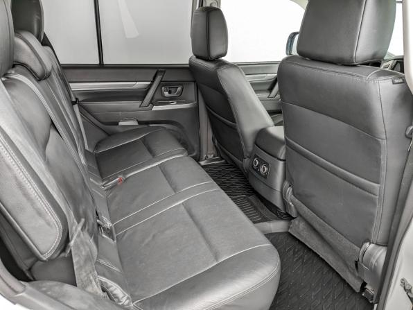 Mitsubishi Pajero IV Рестайлинг 2 с пробегом 2017 года, цена 3 330 000 рублей, 106953 км, внедорожник, Автокод Объявления