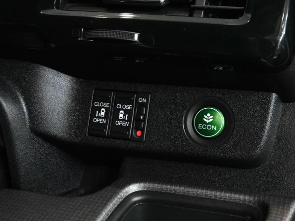 Honda Stepwgn V с пробегом 2016 года, цена 2 095 000 рублей, 132900 км, минивэн, Автокод Объявления