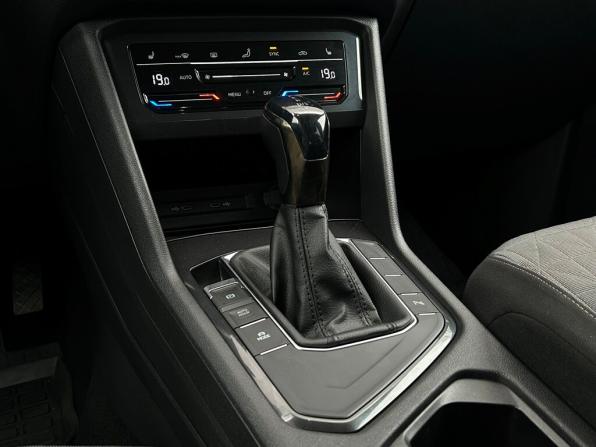 Volkswagen Tiguan II Рестайлинг с пробегом 2021 года, цена 2 541 600 рублей, 80105 км, внедорожник, Автокод Объявления