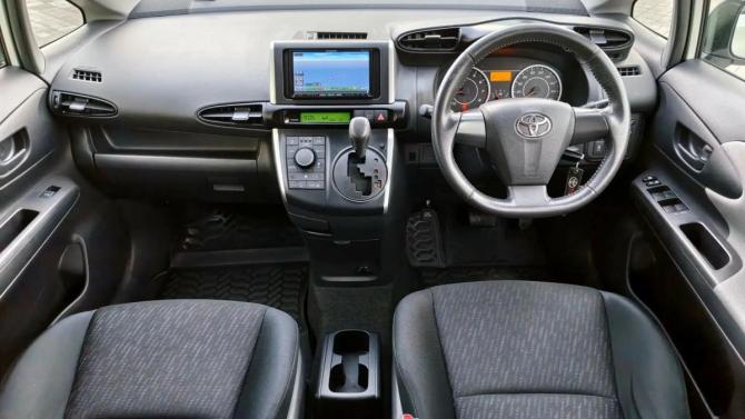 Toyota Wish II с пробегом 2011 года, цена 1 099 000 рублей, 192072 км, минивэн, Автокод Объявления