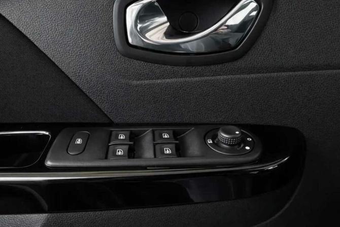 Renault Kaptur I с пробегом 2016 года, цена 1 275 000 рублей, 184378 км, внедорожник, Автокод Объявления