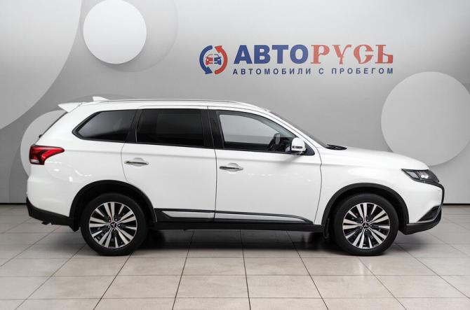 Mitsubishi Outlander III Рестайлинг 3 с пробегом 2020 года, цена 2 598 000 рублей, 109000 км, внедорожник, Автокод Объявления