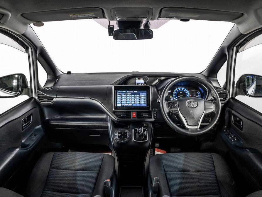 Toyota Voxy III (R80) Рестайлинг Иркутск  - изображение 9