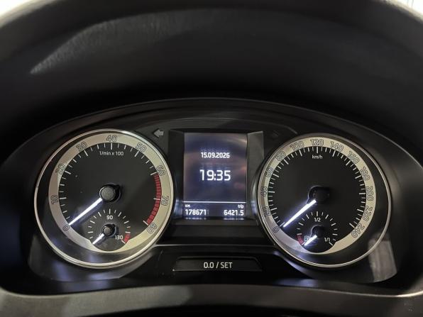 Skoda Rapid I с пробегом 2016 года, цена 1 240 000 рублей, 178671 км, лифтбек, Автокод Объявления