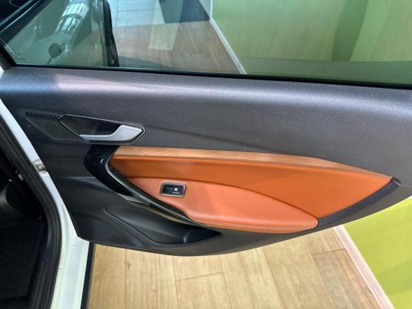 Lada (ВАЗ) Vesta I Рестайлинг (NG) с пробегом 2023 года, цена 1 399 000 рублей, 27883 км, седан, Автокод Объявления