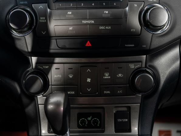 Toyota Highlander II (XU40) Рестайлинг с пробегом 2013 года, цена 2 127 000 рублей, 202329 км, внедорожник, Автокод Объявления