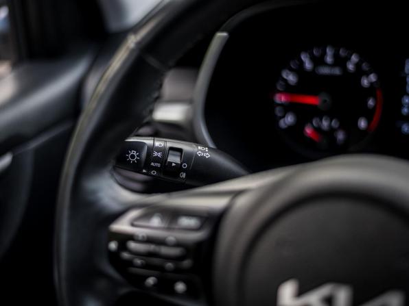 Kia Rio IV Рестайлинг с пробегом 2021 года, цена 1 590 000 рублей, 58347 км, хэтчбек, Автокод Объявления