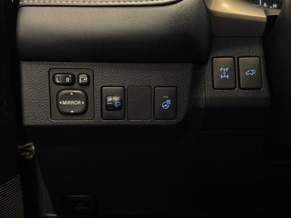 Toyota RAV4 IV (XA40) Рестайлинг с пробегом 2017 года, цена 2 320 000 рублей, 106955 км, внедорожник, Автокод Объявления