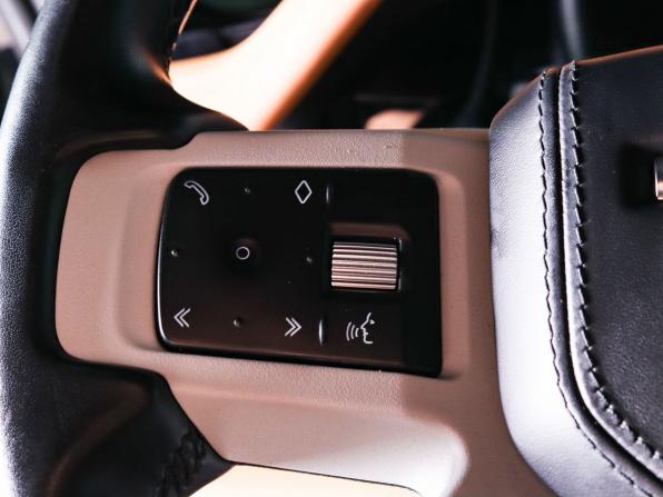 Land Rover Defender II с пробегом 2022 года, цена 6 689 000 рублей, 112800 км, внедорожник, Автокод Объявления