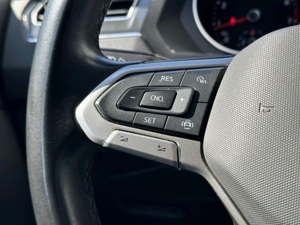 Volkswagen Tiguan II Рестайлинг с пробегом 2021 года, цена 2 690 000 рублей, 132117 км, внедорожник, Автокод Объявления