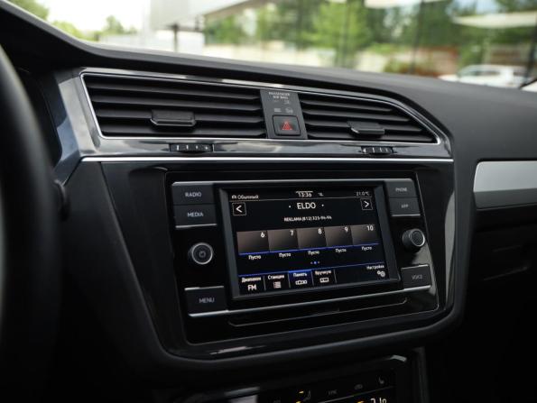 Volkswagen Tiguan II Рестайлинг с пробегом 2021 года, цена 2 614 000 рублей, 33911 км, внедорожник, Автокод Объявления