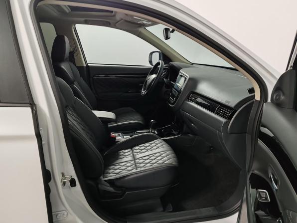 Mitsubishi Outlander III Рестайлинг 3 с пробегом 2022 года, цена 2 549 000 рублей, 35133 км, внедорожник, Автокод Объявления