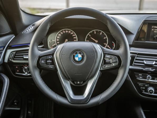 BMW 5 серии VII (G30/G31/G38) с пробегом 2017 года, цена 3 318 000 рублей, 91038 км, седан, Автокод Объявления