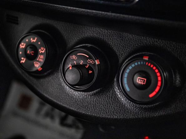 Toyota Vitz III (XP130) Рестайлинг 2 с пробегом 2018 года, цена 1 055 000 рублей, 102213 км, хэтчбек, Автокод Объявления