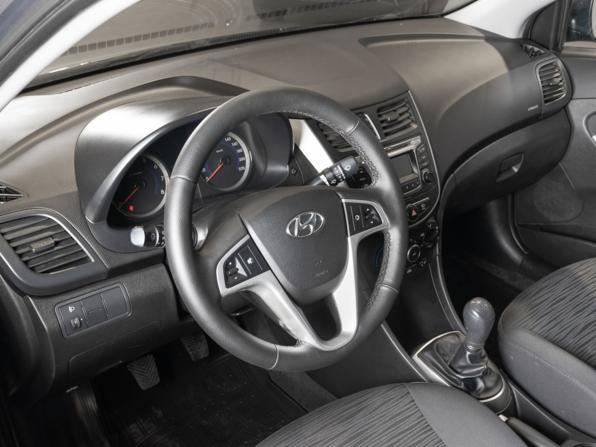 Hyundai Solaris I Рестайлинг с пробегом 2015 года, цена 901 500 рублей, 176418 км, седан, Автокод Объявления