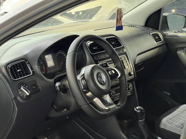 Volkswagen Polo V Рестайлинг с пробегом 2016 года, цена 1 040 000 рублей, 159500 км, седан, Автокод Объявления