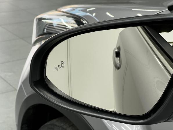 Toyota C-HR I Рестайлинг с пробегом 2019 года, цена 2 299 000 рублей, 110831 км, внедорожник, Автокод Объявления