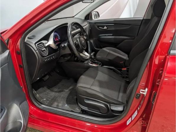 Kia Rio IV Рестайлинг с пробегом 2021 года, цена 1 259 000 рублей, 92000 км, седан, Автокод Объявления