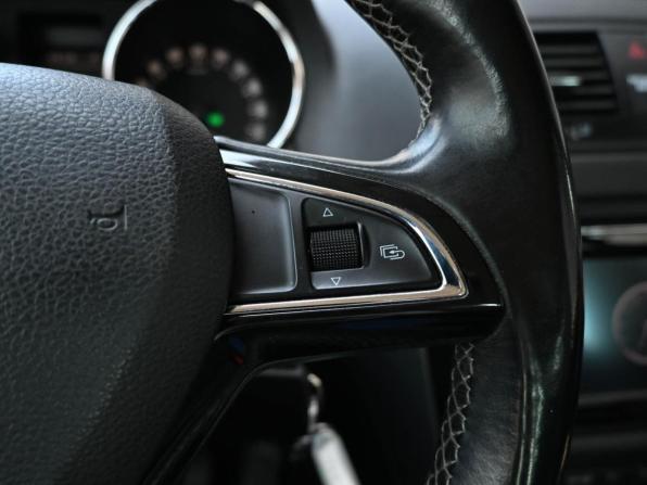 Skoda Yeti I Рестайлинг с пробегом 2015 года, цена 1 324 000 рублей, 252307 км, внедорожник, Автокод Объявления