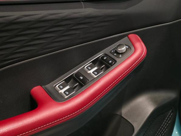Geely Coolray I Рестайлинг с пробегом 2024 года, цена 2 198 000 рублей, 22742 км, внедорожник, Автокод Объявления
