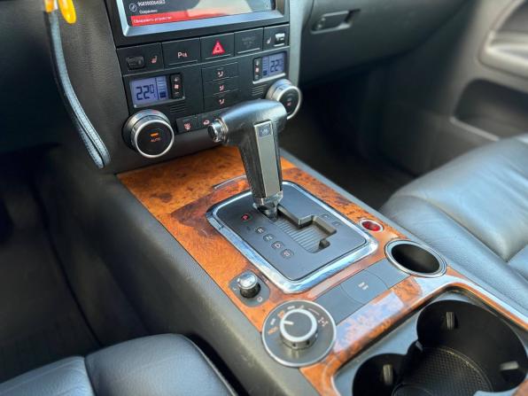 Volkswagen Touareg I Рестайлинг с пробегом 2006 года, цена 965 000 рублей, 286987 км, внедорожник, Автокод Объявления