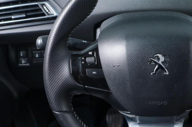 Peugeot 308 II Рестайлинг с пробегом 2017 года, цена 1 319 000 рублей, 154000 км, универсал, Автокод Объявления