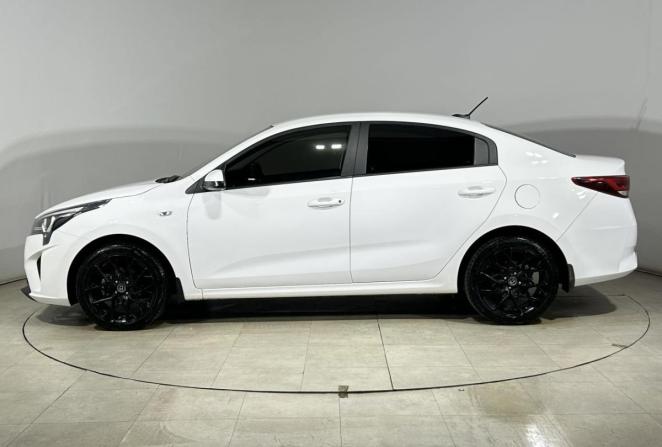 Kia Rio IV Рестайлинг с пробегом 2021 года, цена 1 735 000 рублей, 80170 км, седан, Автокод Объявления