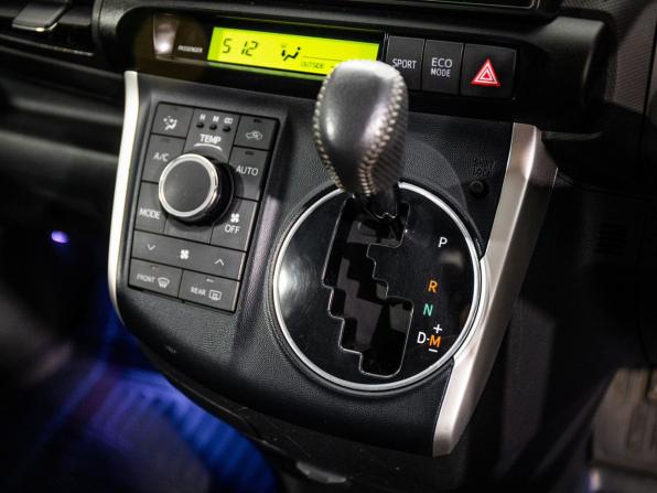 Toyota Wish II с пробегом 2010 года, цена 1 079 500 рублей, 188009 км, минивэн, Автокод Объявления