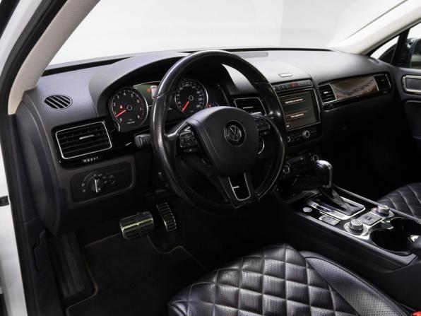 Volkswagen Touareg II Рестайлинг с пробегом 2017 года, цена 3 650 000 рублей, 97128 км, внедорожник, Автокод Объявления