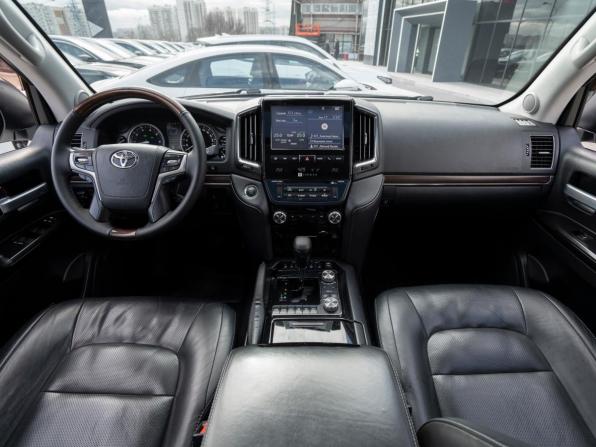 Toyota Land Cruiser 200 Series Рестайлинг 2 с пробегом 2017 года, цена 5 800 000 рублей, 197309 км, внедорожник, Автокод Объявления