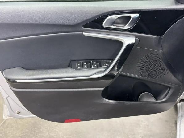 Kia Ceed III с пробегом 2018 года, цена 1 699 000 рублей, 102035 км, универсал, Автокод Объявления