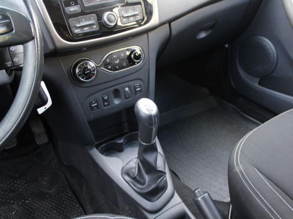 Renault Sandero II с пробегом 2015 года, цена 685 000 рублей, 120958 км, хэтчбек, Автокод Объявления