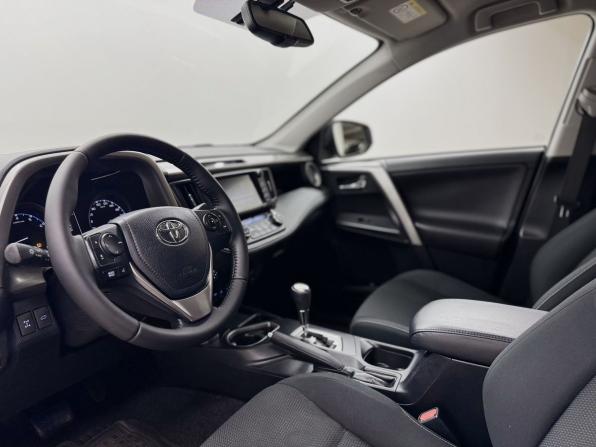 Toyota RAV4 IV (XA40) Рестайлинг с пробегом 2017 года, цена 2 019 000 рублей, 259236 км, внедорожник, Автокод Объявления