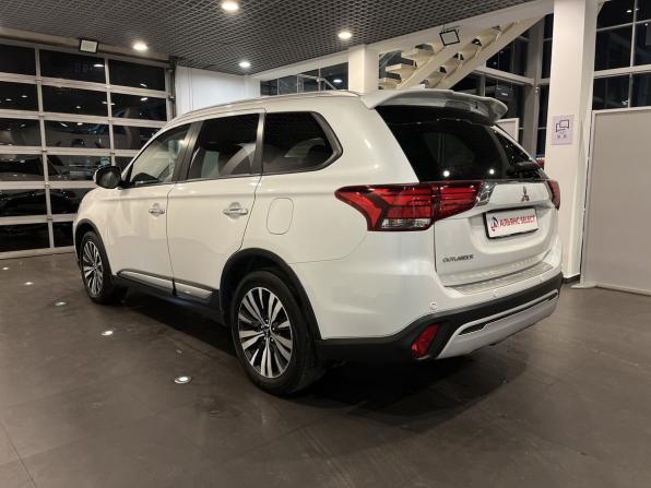 Mitsubishi Outlander III Рестайлинг 3 с пробегом 2020 года, цена 2 710 000 рублей, 112605 км, внедорожник, Автокод Объявления