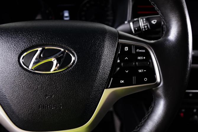 Hyundai Solaris II с пробегом 2021 года, цена 1 649 000 рублей, 131000 км, седан, Автокод Объявления