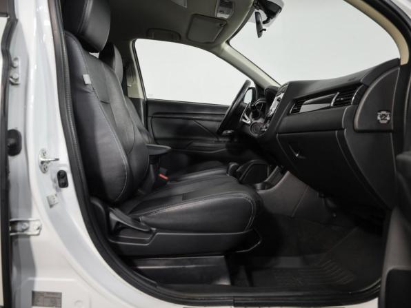 Mitsubishi Outlander III Рестайлинг 2 с пробегом 2015 года, цена 1 849 000 рублей, 142797 км, внедорожник, Автокод Объявления